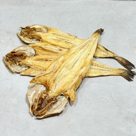 동명상회 황금빛 황태포 3마리