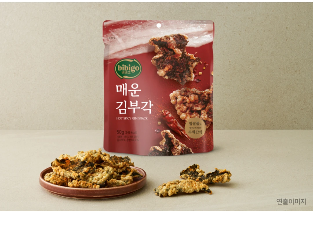 비비고 매운 김부각 패키지 — 50G 용량, 찹쌀풀을 발라 바삭하게 튀겨낸 매콤한 수제간식 패키지 디자인